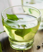 Taza con té verde.